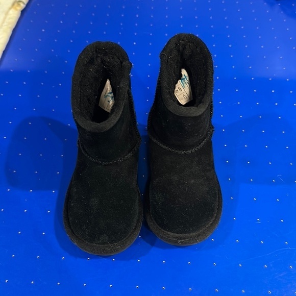 Koolaburra by Uggs size 5 kids - Picture 1 of 6